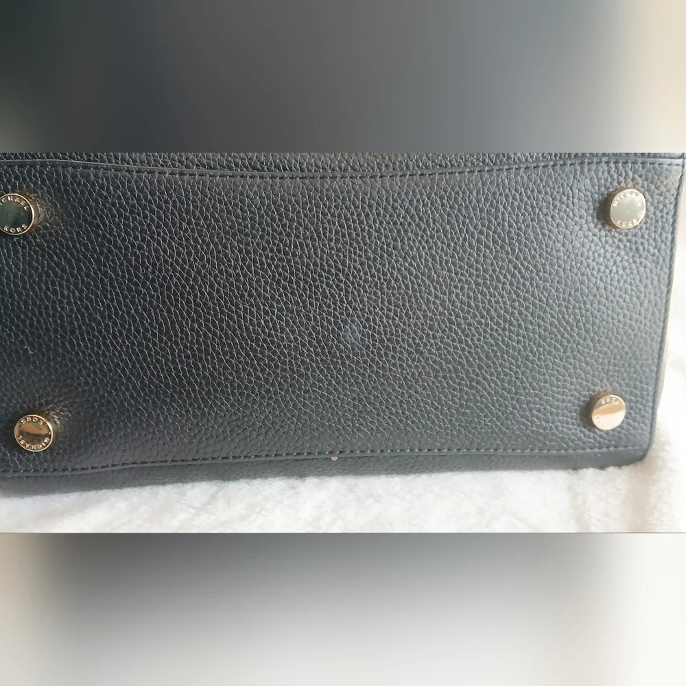 Michael Kors Black Shoulder Bag with Authentic Model Code 38T7CHU53L - Picture 5 of 10